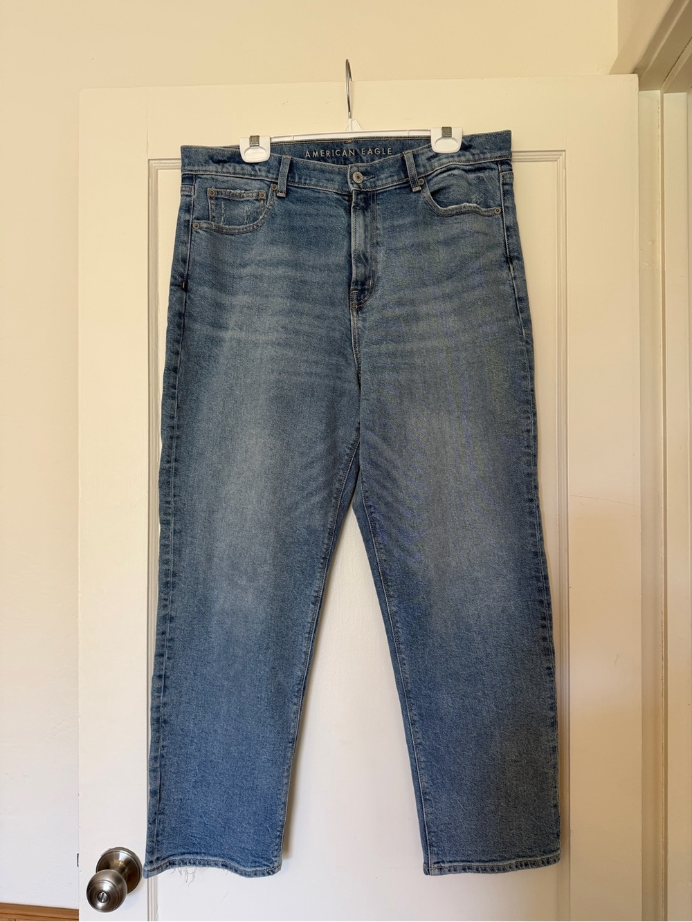 American Eagle Outfitters Women’s Light Medium Blue Ankle Straight Leg Jeans